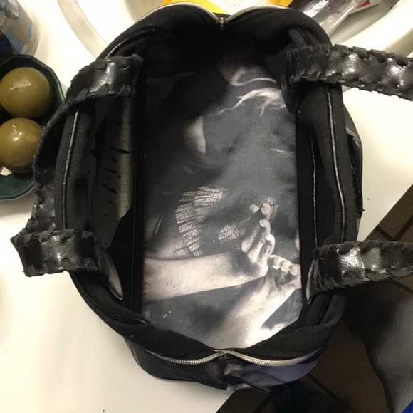 VICTORIAS REVERSIBLE MAKEUP/CLOTHING BAG - Picture 4 of 8